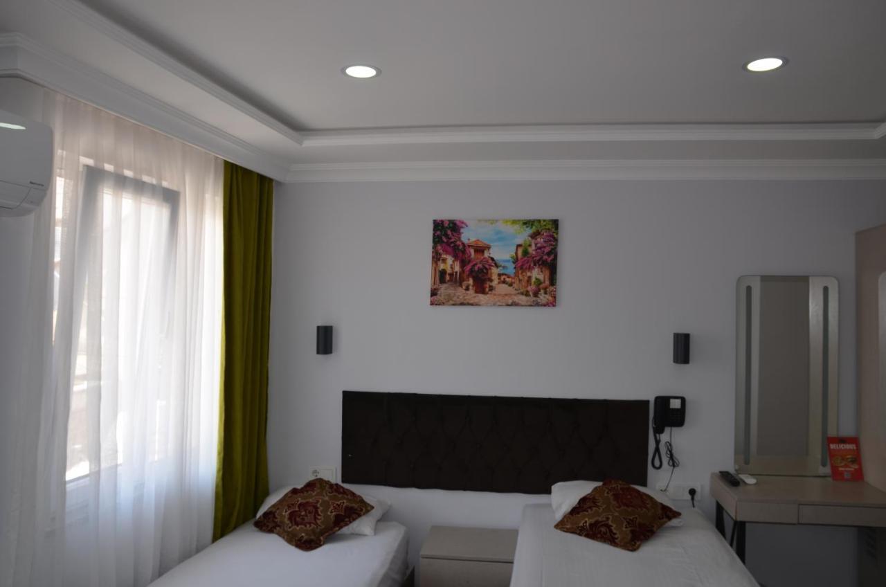 The Reina Hotel Istanbul Bagian luar foto